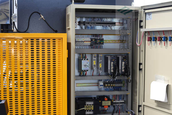 ZDPE8025-ESTUN原廠適配電氣箱總成，抗干擾能力強，電氣運行穩(wěn)定.jpg